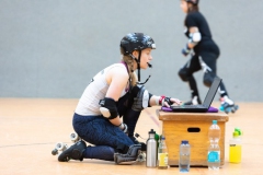 Trainerin Evil bereitet sich auf das Training vor (Foto: Thorsten Lasrich)